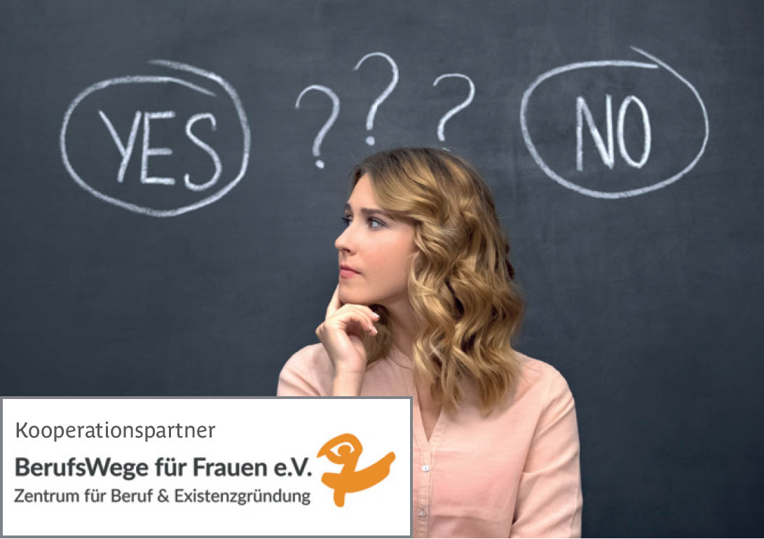 Nachdenkliche Frau die sich zwischen zwei Optionen entscheiden muss